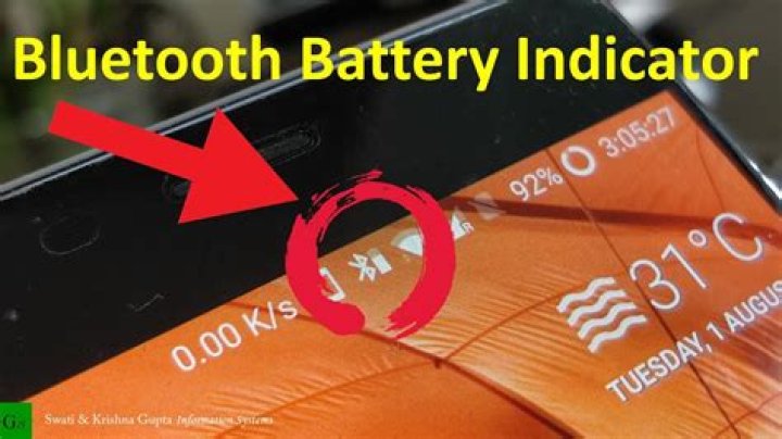 Check the status bar bluetooth icon with the battery meter
