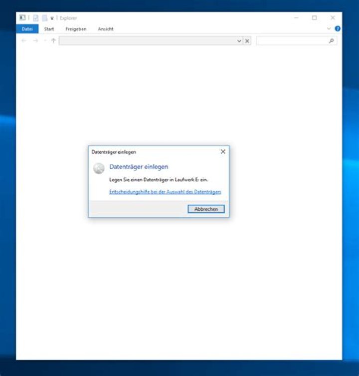 Windows 10 ejects every CD/DVD I put into the drive
